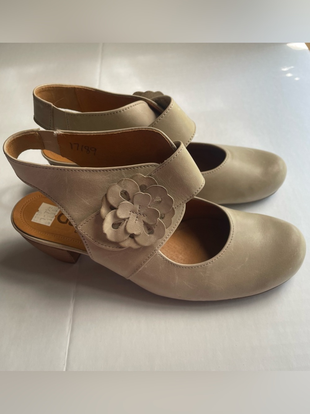 Gabor Comfort Beige Leather Flower Mary Jane Slingback Pumps - US 7 (UK 4.5 G)